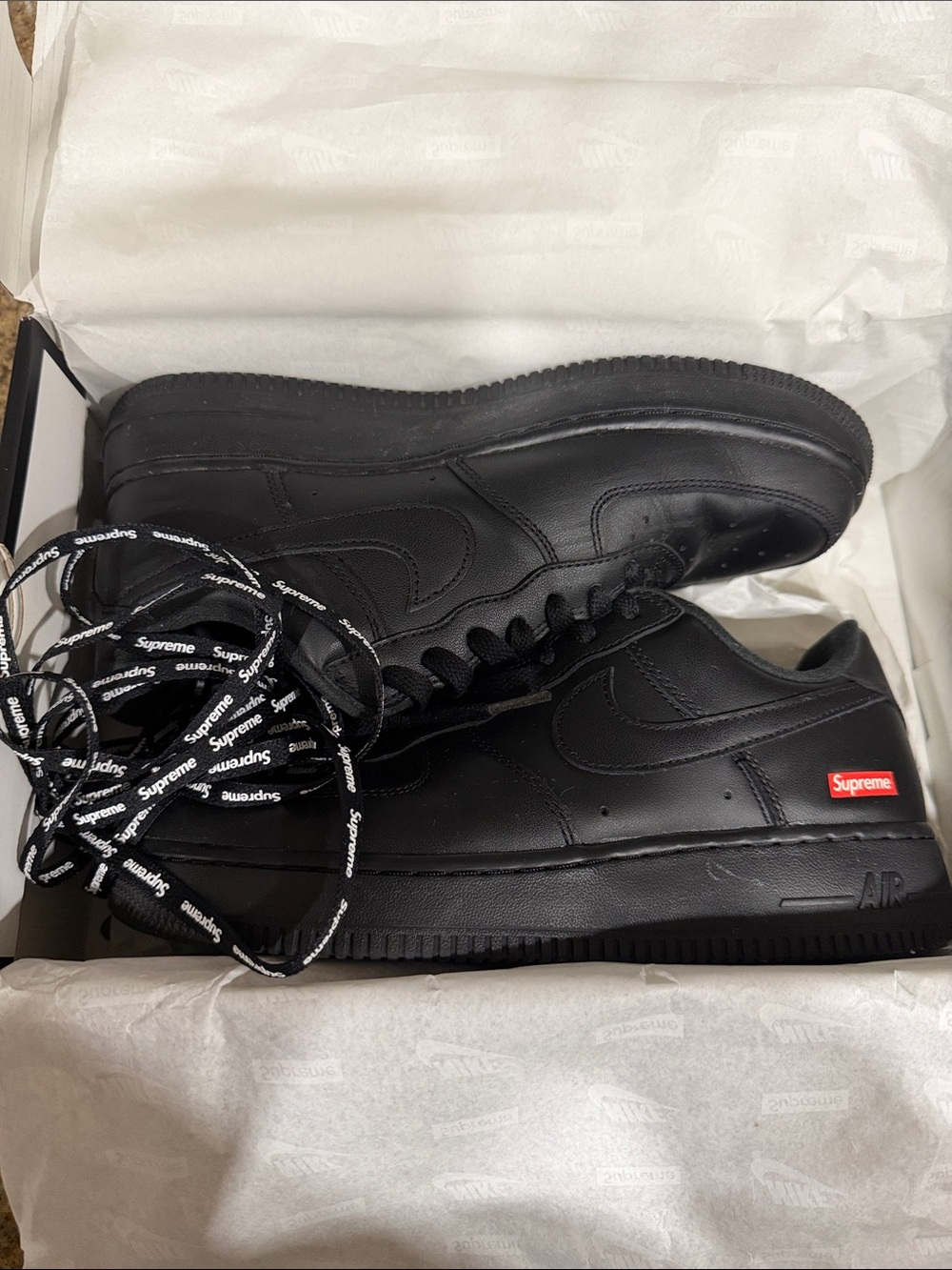 Air Force 1 Low Supreme Men’s Black Leather Low-Top Sneakers
